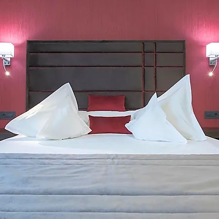 Old Town Hotel 4*