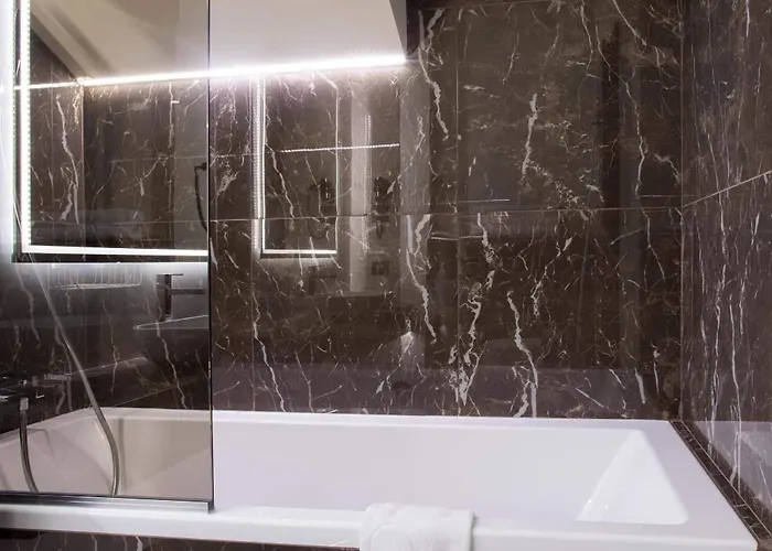 מלון Old Town 4*